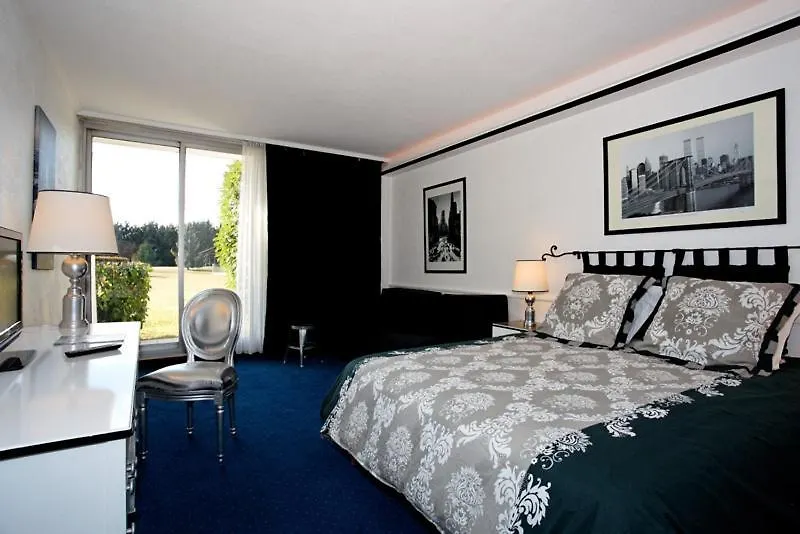 ***  Le Relais Des Chartreux Hotel Saulx-les-Chartreux France